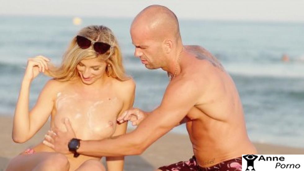 Rastgele Adamlara Götünü Siktirmeyi Seven Sarışın