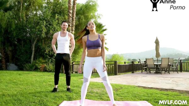 Daracık Taytıyla Komşulara Götünü Gösteren Ablamı Eve Sokup Taytını Deldim