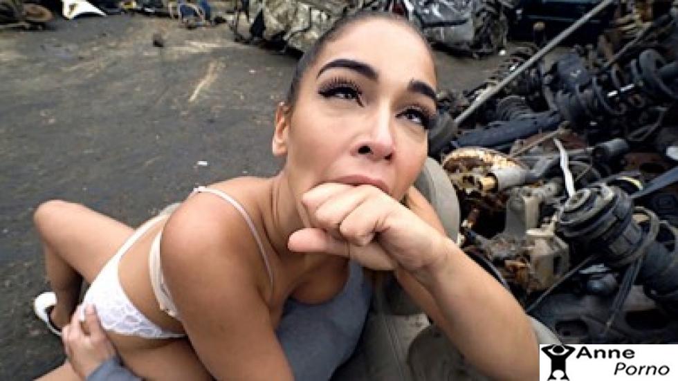 Evi Beklemeyip Hurdacıda Sikişiyorlar