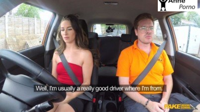 Beleşe Ehliyet Almak İçin Arka Koltukta Kendini Siktiriyor