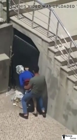 Türbanlı Türk Hatunu Ayakta Sikiyor