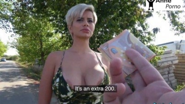 Kısa Saçlı Milfi Para Karşılığı Tenhada Siktim