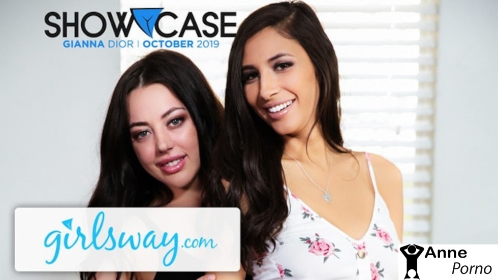 Manken Gibi Hatunlardan Lezbiyen Sevişmesi