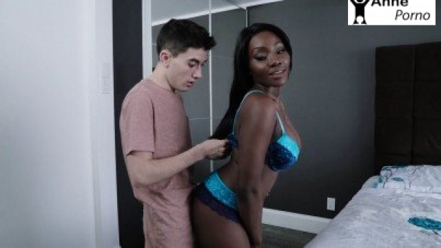 Zenci Üvey Annemle Orospu Kızını Beraber Siktim