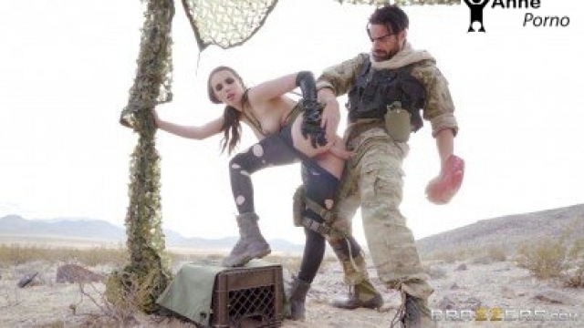 Asker Hatunu Dağda Götünden Sikiyor